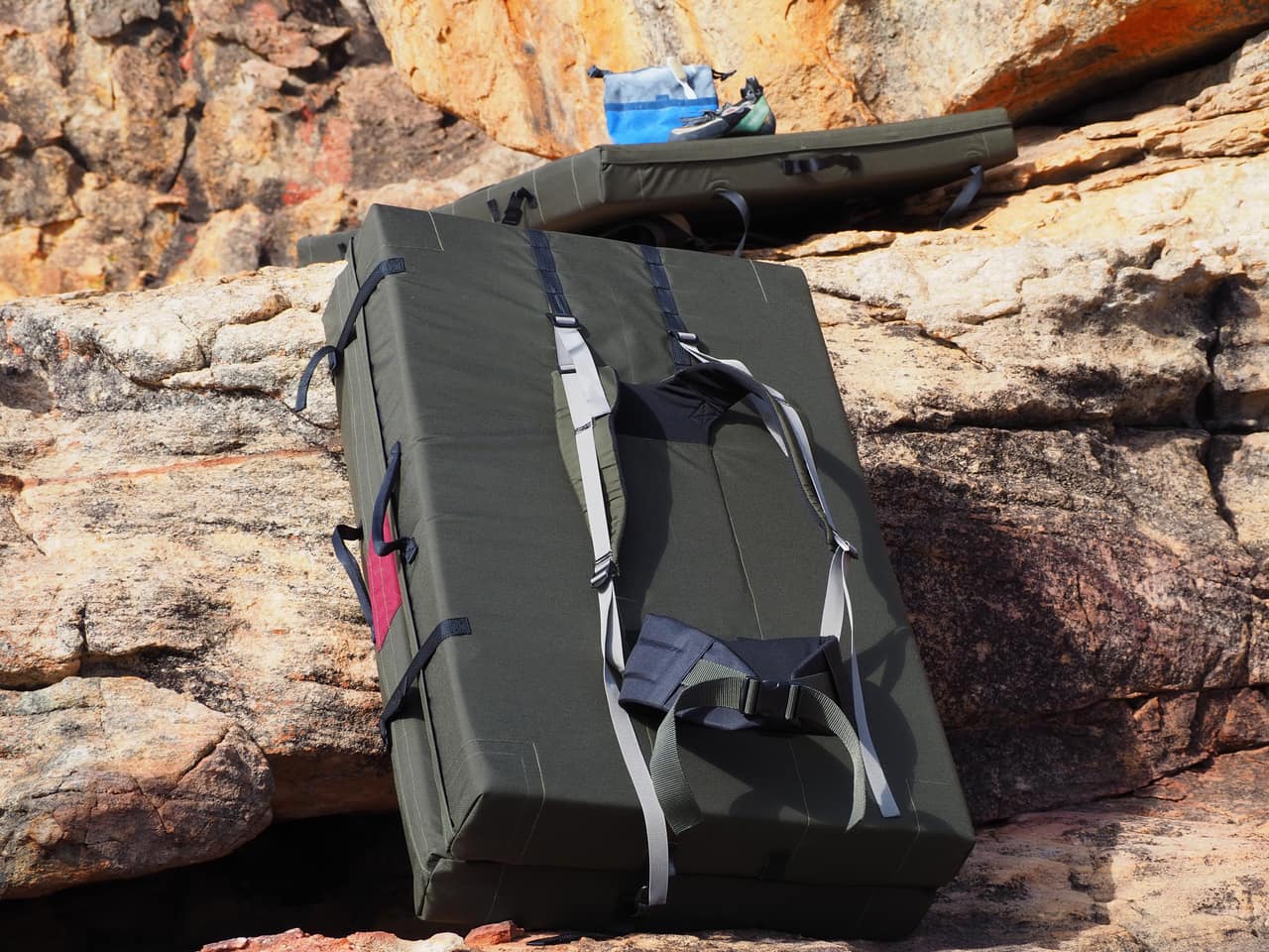 ZizuPads bouldering mat folded closed